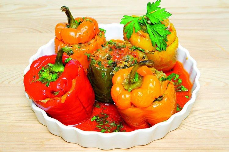 Poivrons farcis dans une mijoteuse - recettes