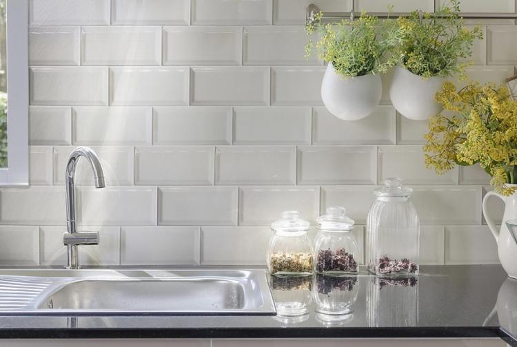 Tablier de cuisine en carreaux de céramique