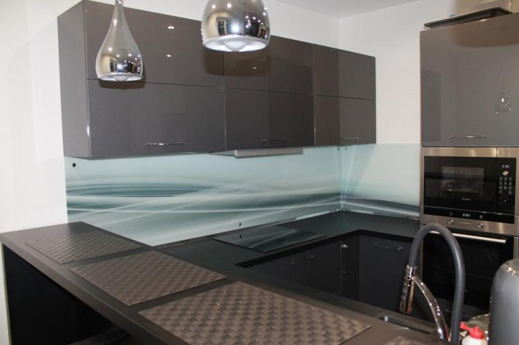 Tablier en verre dans la cuisine