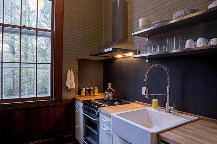 Tablier dans la cuisine avec peinture ardoise