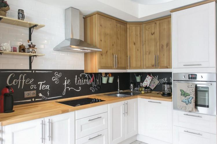 Tablier dans la cuisine avec peinture ardoise