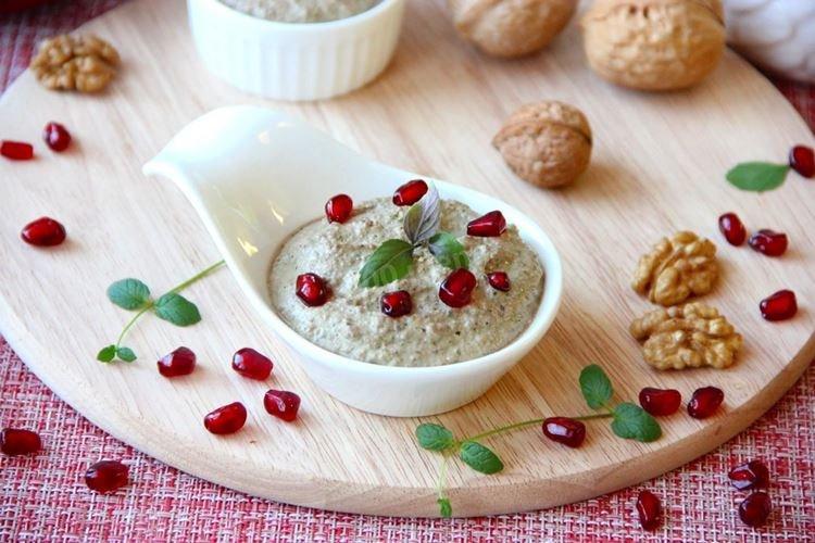 Sauce au fromage au miel et aux noix