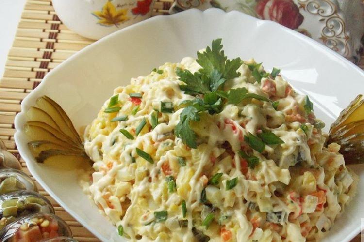 Salade de pommes de terre aux bâtonnets de crabe