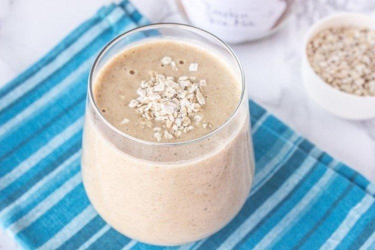 Gelée d'avoine avec bouillon de baies