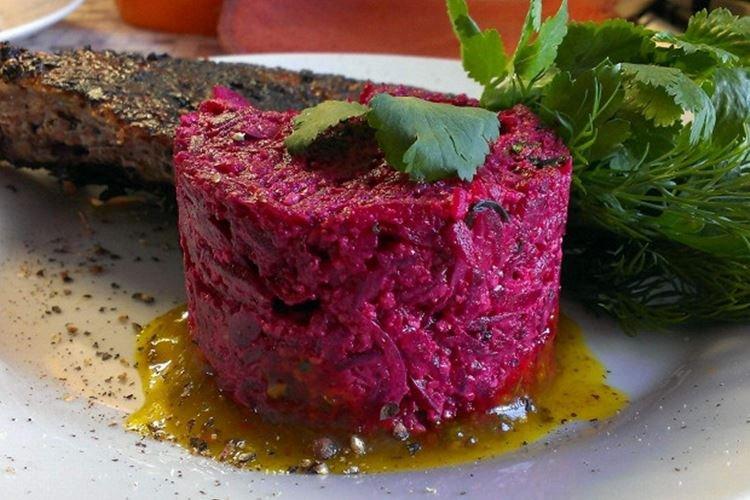 Salade de betteraves bouillies à la géorgienne Salade de betteraves bouillies à la géorgienne