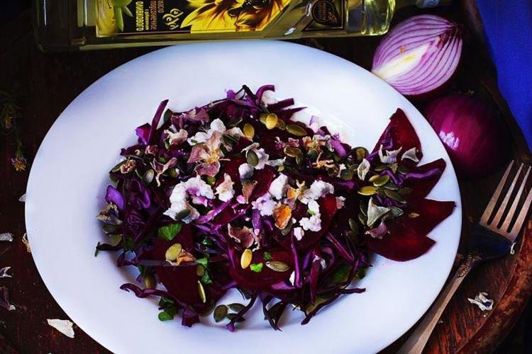 Salade de betteraves bouillies et chou rouge Salade de betteraves bouillies et chou rouge