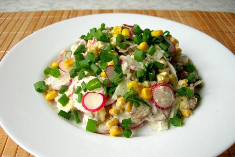 Salade de radis et poisson en conserve