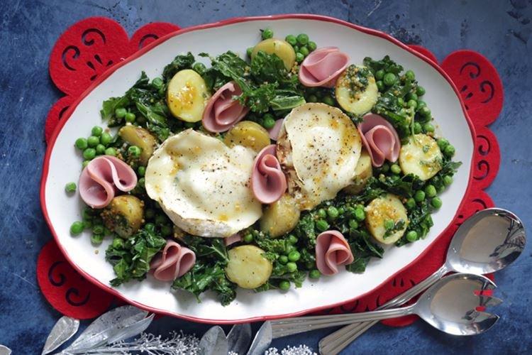 Salade de saucisses et fromage de chèvre