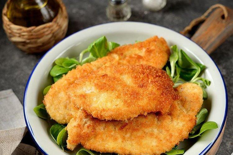 Côtelettes de filet de poulet avec manteau de légumes