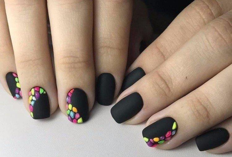 Manucure noire - photos et belles idées