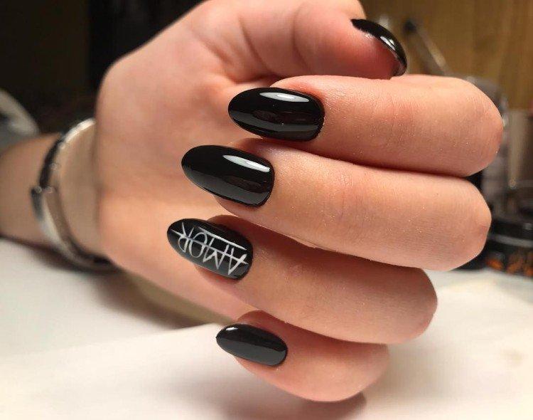 Manucure noire - photos et belles idées