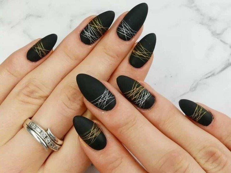Manucure noire - photos et belles idées
