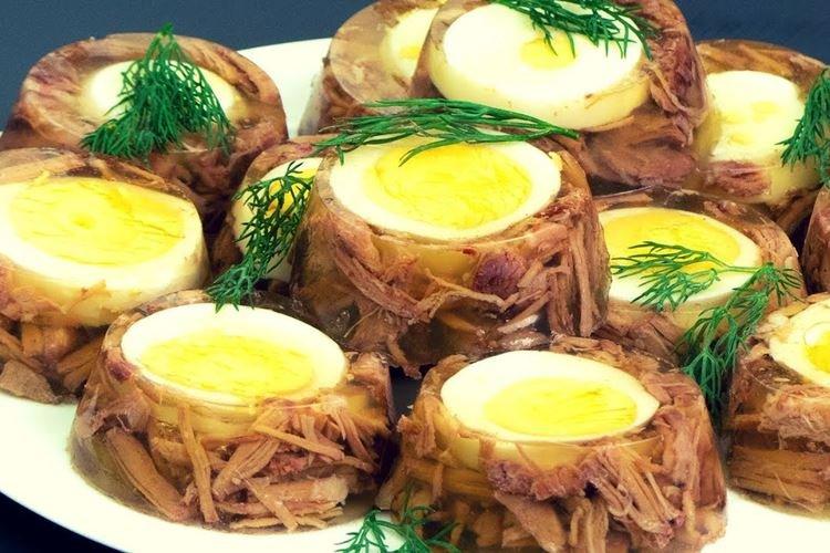 Aspic de boeuf avec oeuf