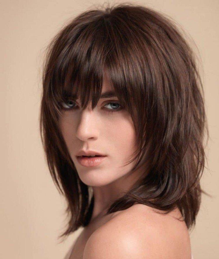 Coupes de cheveux avec frange 2021 - photos et belles idées