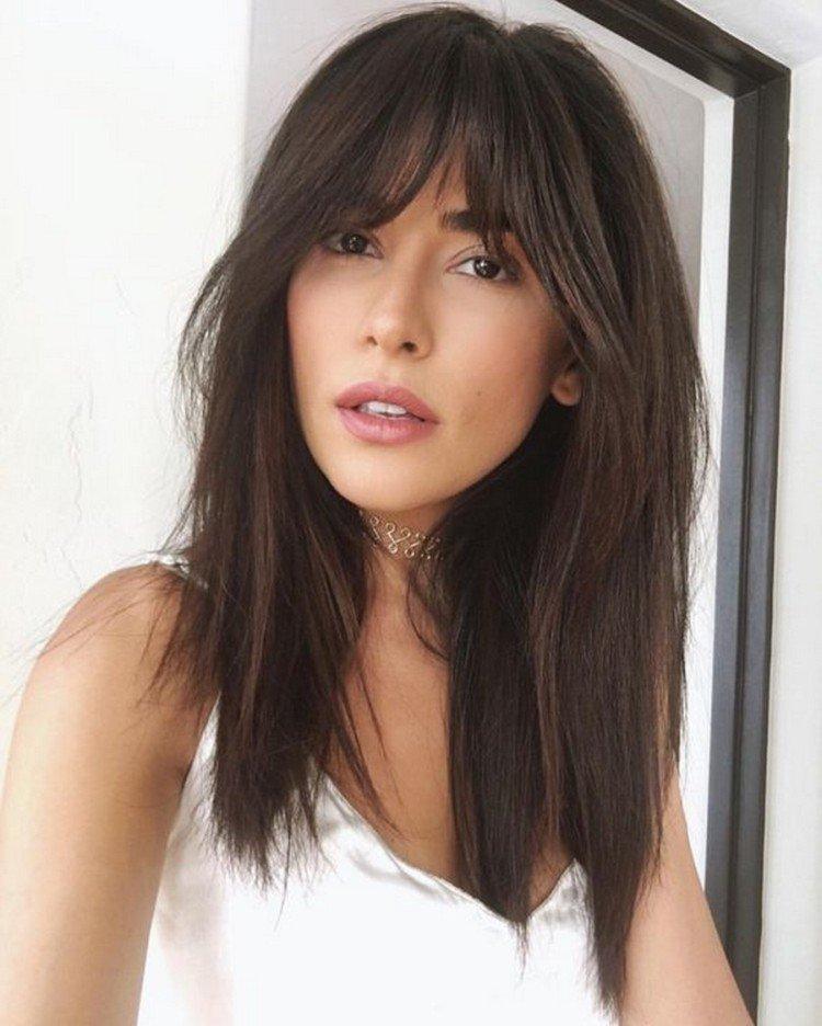 Coupes de cheveux avec frange 2021 - photos et belles idées