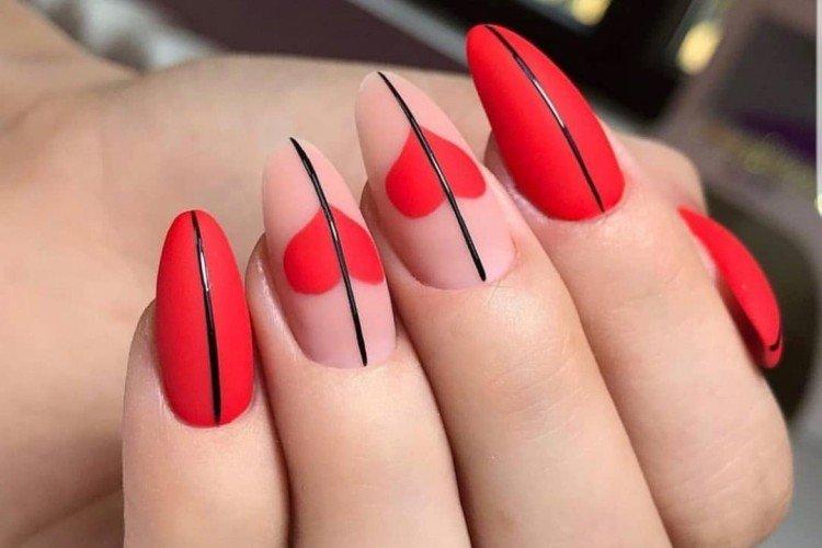 Manucure rouge avec nude