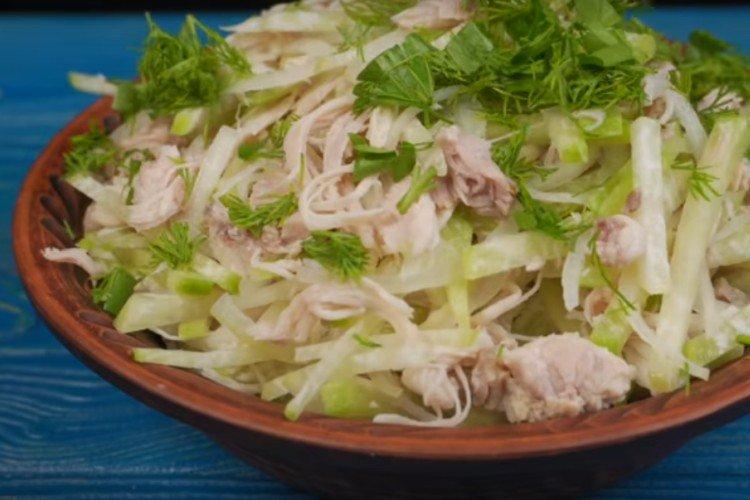 Salade de radis, poitrine de poulet et champignons