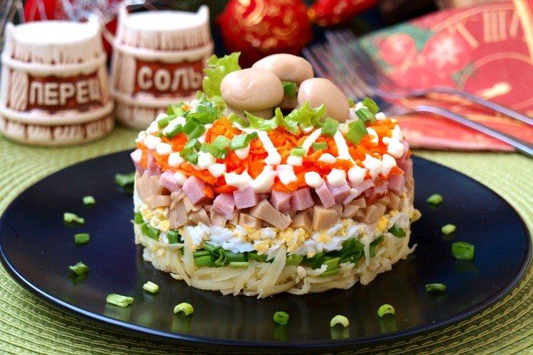 Salade feuilletée au jambon et aux champignons