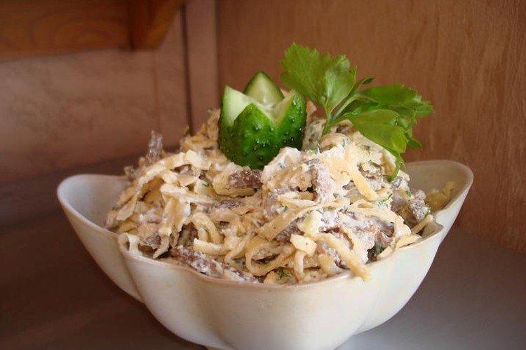 Salade italienne au poulet fumé et crêpes