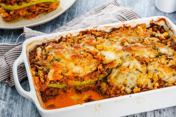 Casserole de viande hachée, courgettes et mozzarella