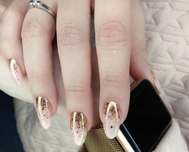 Manucure beige - photos et idées