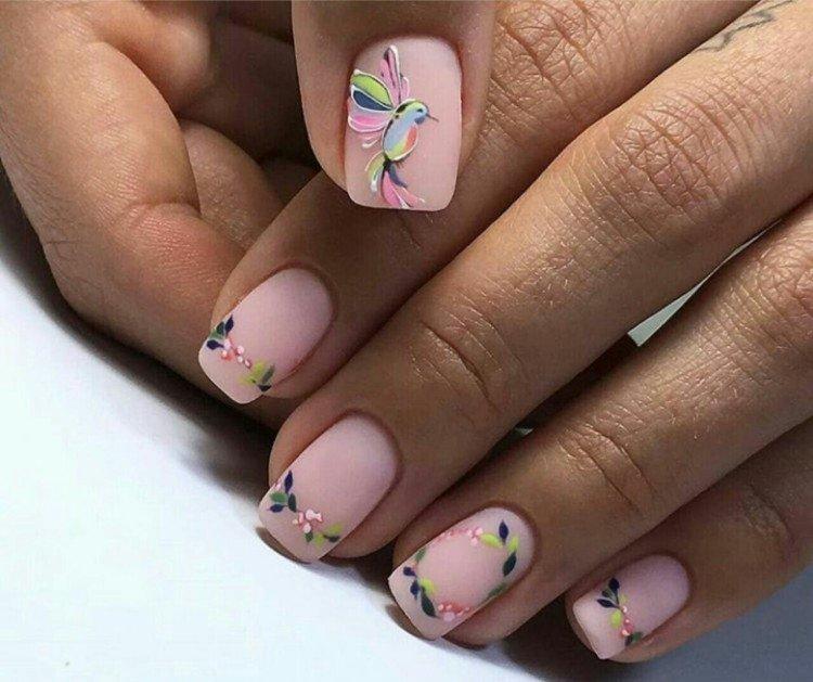 Manucure beige - photos et idées