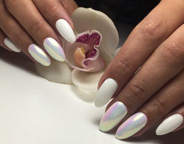 Manucure blanche avec frotter