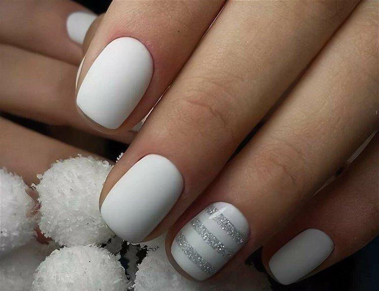 Manucure blanche mate