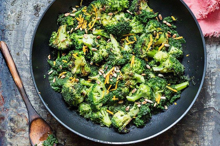 Salade tiède aux épinards et brocoli