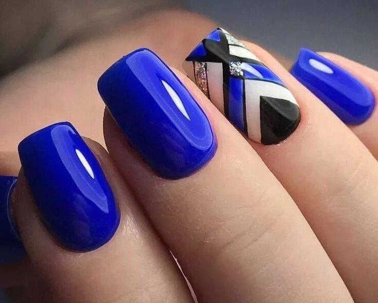 Manucure bleue - photos et idées