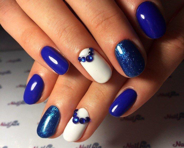 Manucure bleue - photos et idées