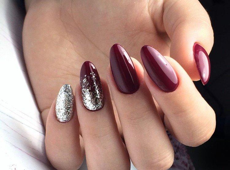 Manucure pailletée bordeaux