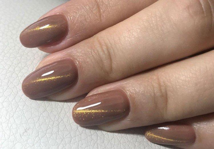 Manucure légère oeil de chat 2021