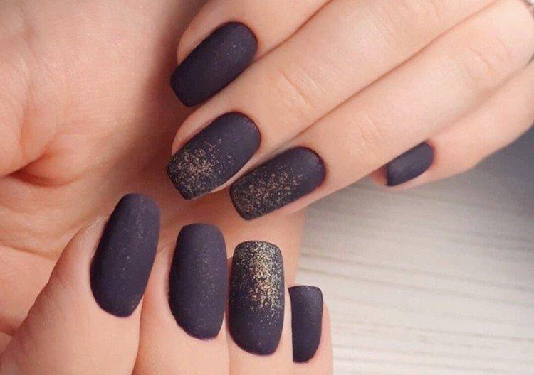 Manucure pailletée mate