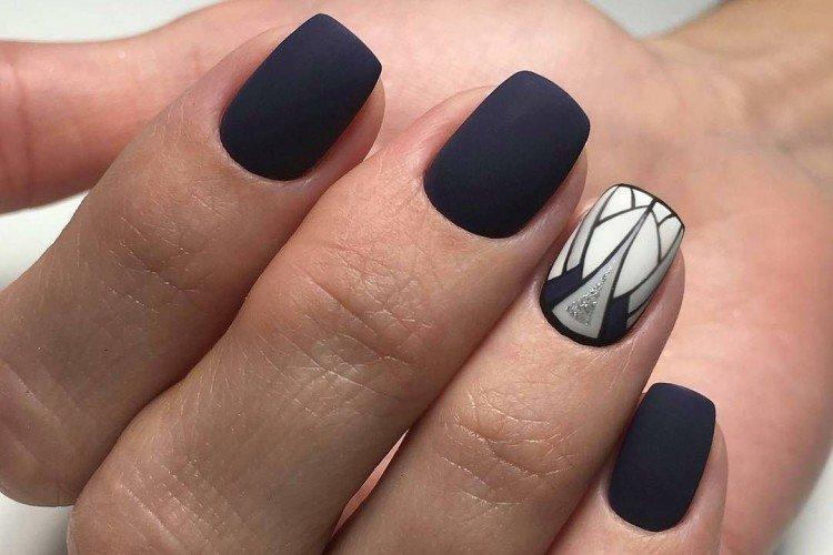 Manucure sombre - photos et idées
