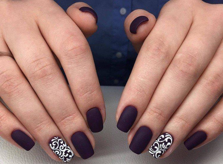 Manucure sombre - photos et idées