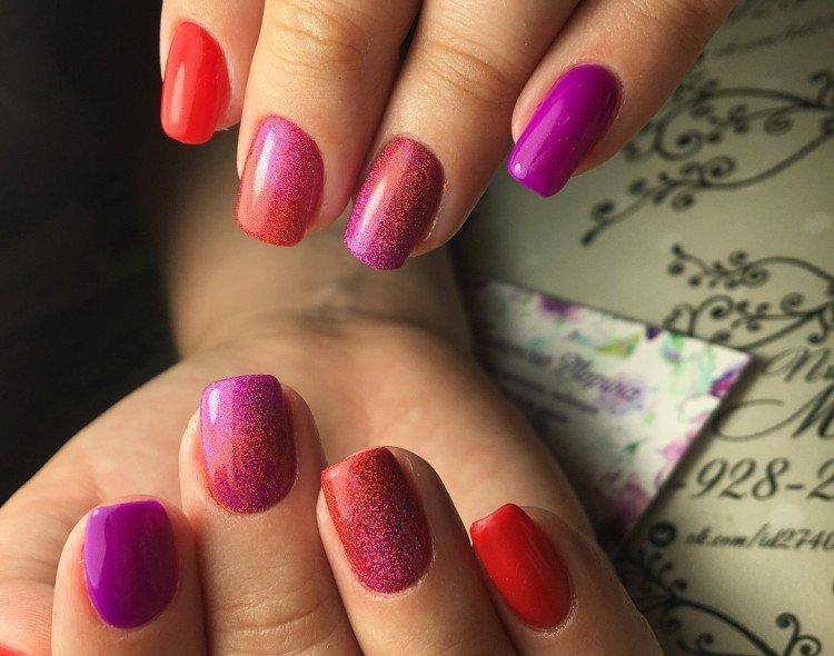 Manucure rouge et violette