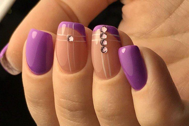 Manucure française violette