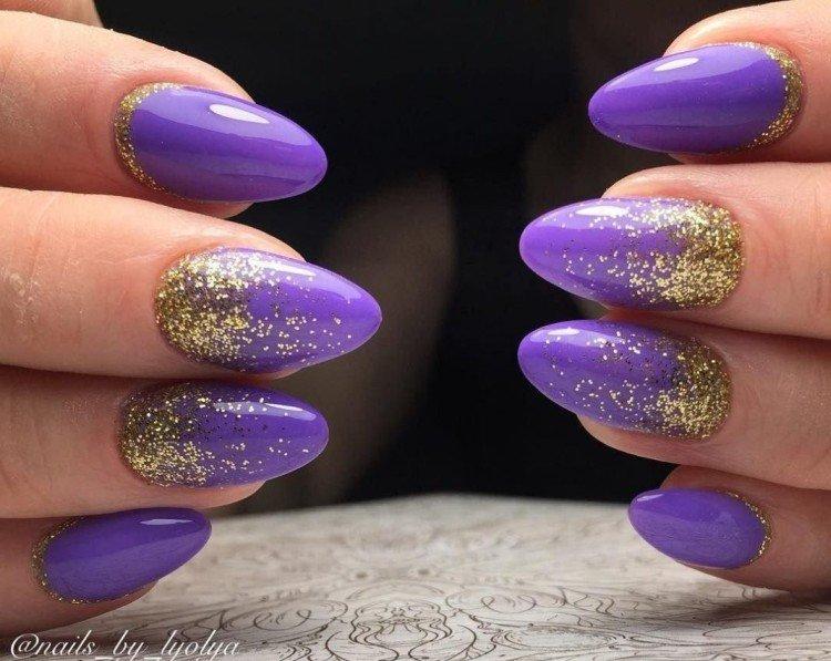Manucure à paillettes violettes