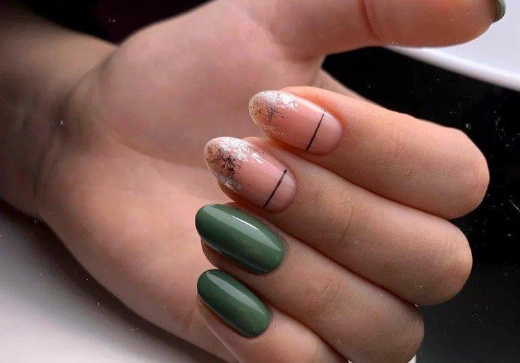 Manucure beige et verte