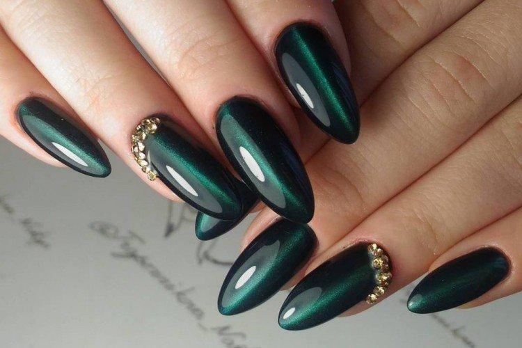 Oeil de chat manucure vert