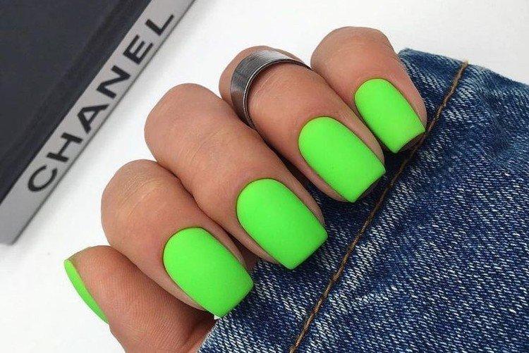 Manucure vert néon