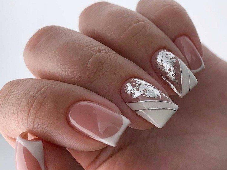 Manucure de mariage avec du papier d'aluminium