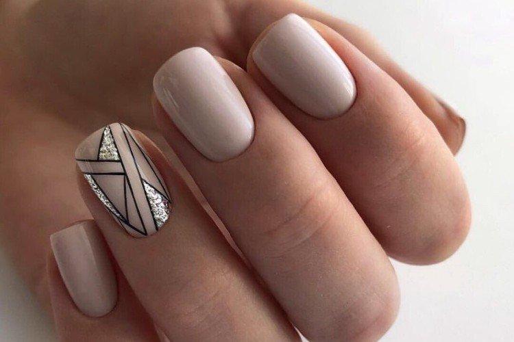 Manucure nude légère