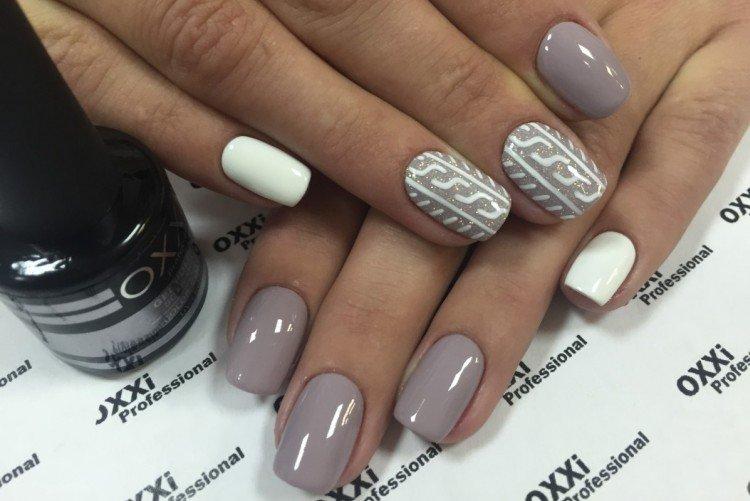 Manucure grise avec vernis gel