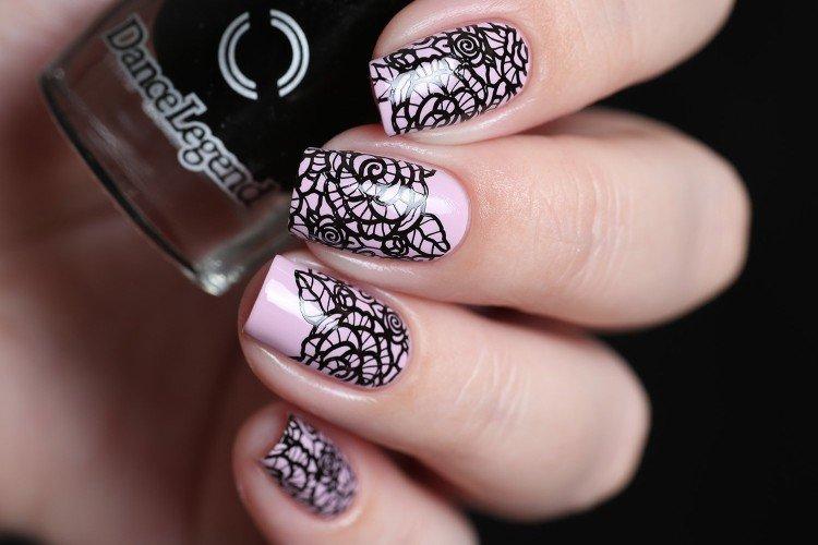 Manucure avec estampage 2021