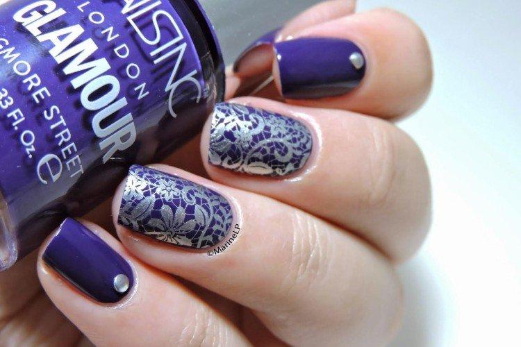 Manucure avec estampage 2021