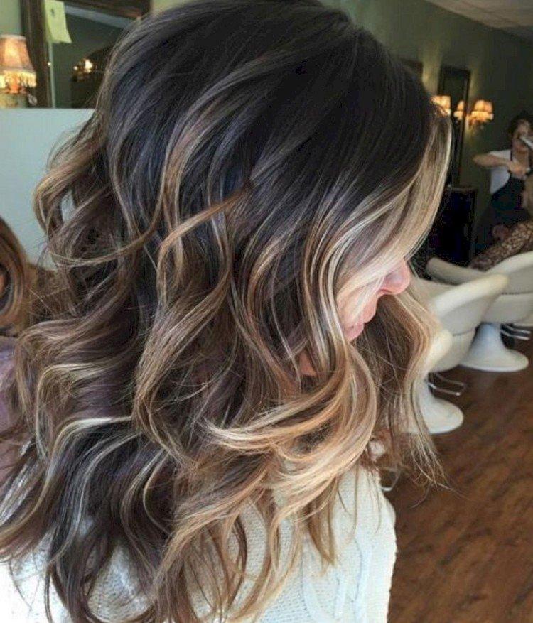 Balayage pour cheveux noirs - photos et idées