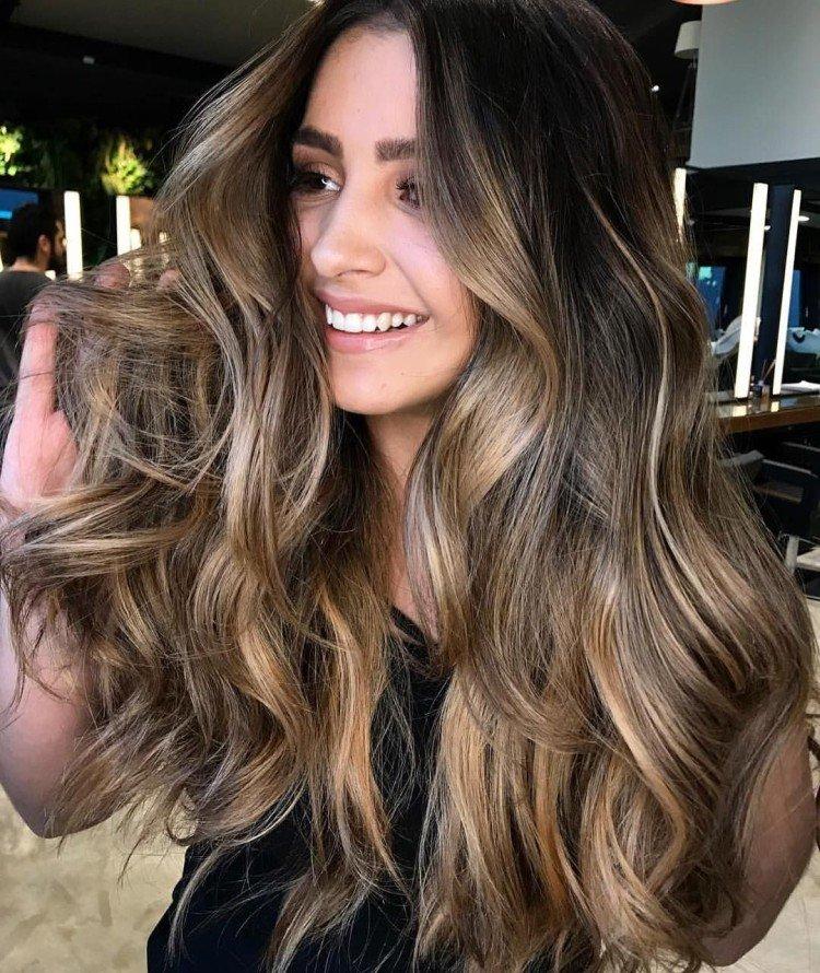 Balayage pour cheveux noirs - photos et idées