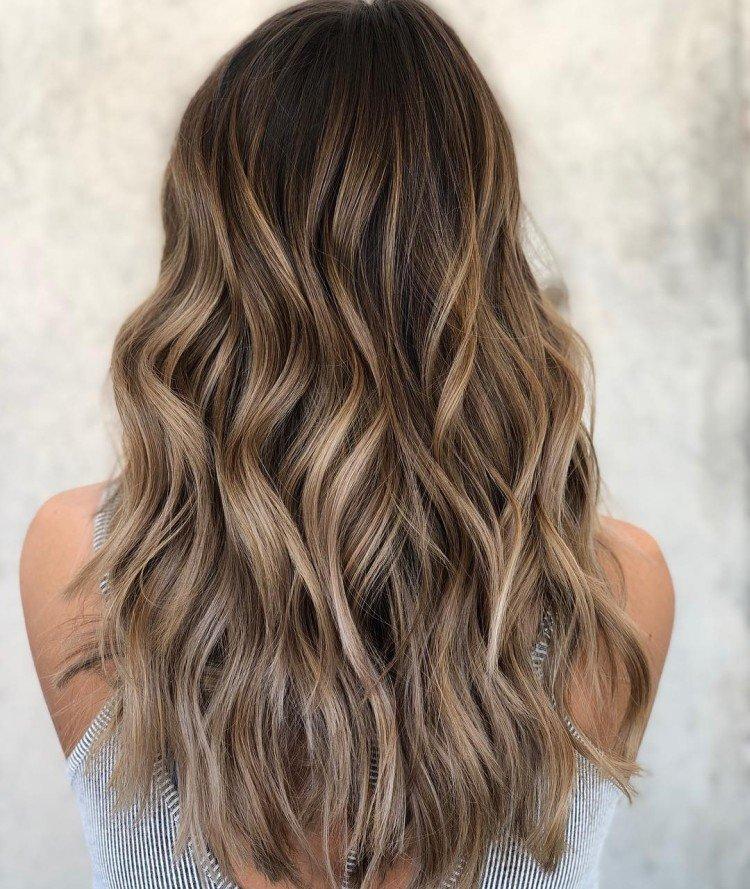 Balayage pour cheveux noirs - photos et idées